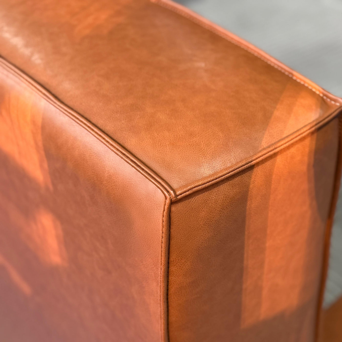 Cinnamon Leather Bed-Tan